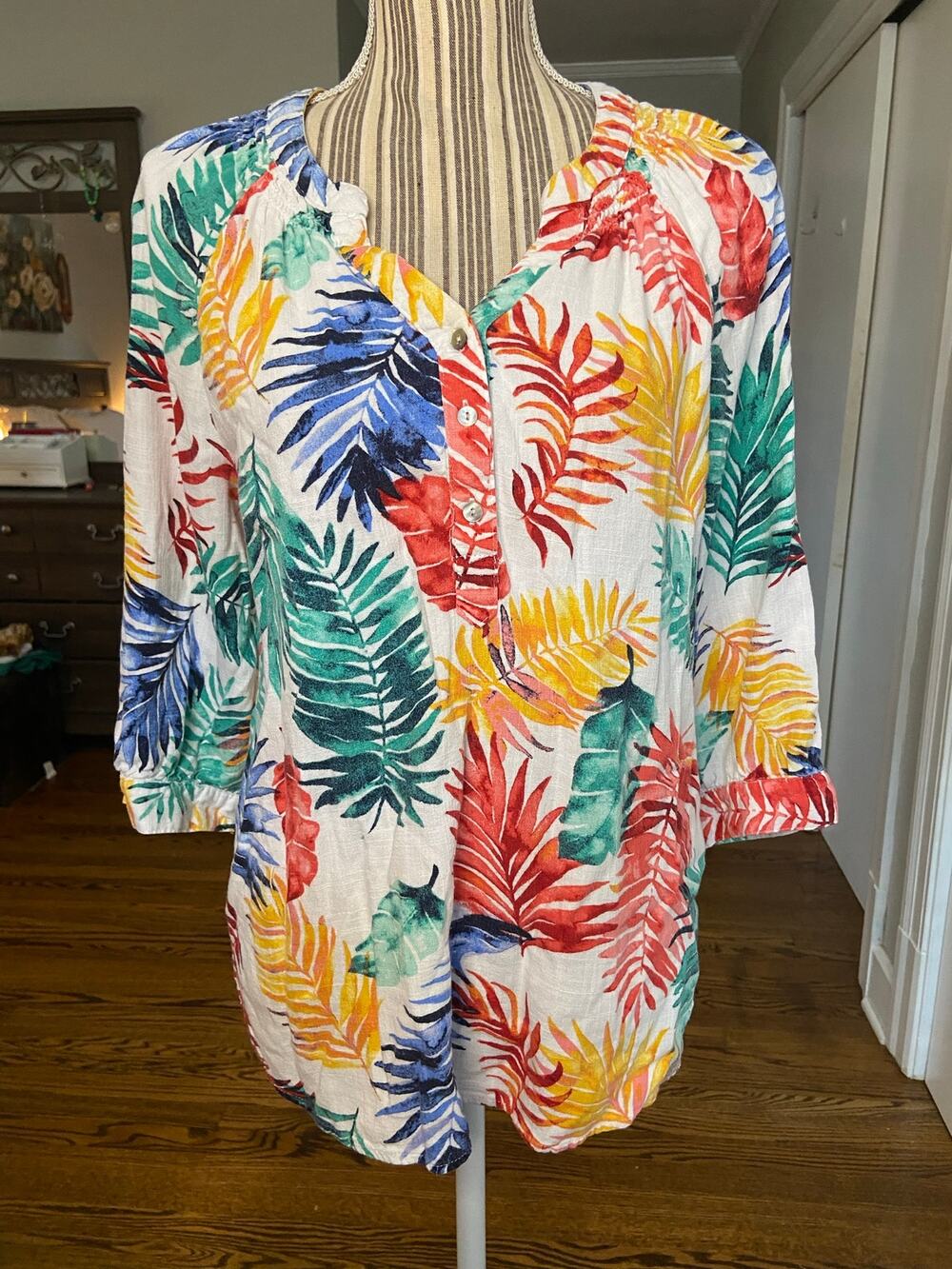 Ruby Rd. Multi Color Palm Print Linen Blend 3/4 Sleeve quarter button blouse